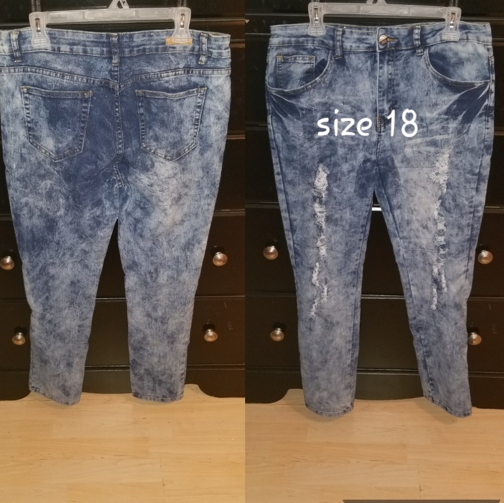 Acid wash/ Ripped style blue jeans